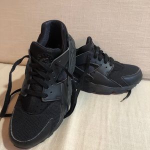 Nike Huarache run size 6.5Y